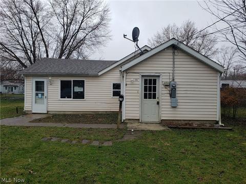 476 2nd St, Geneva, OH 44041 photo 1