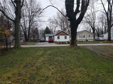 476 2nd St, Geneva, OH 44041 photo 2