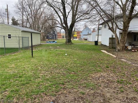 325 15th St, Elyria, OH 44035 photo 9