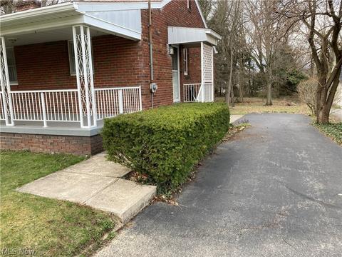 214 E Main St, Canfield, OH 44406 photo 3