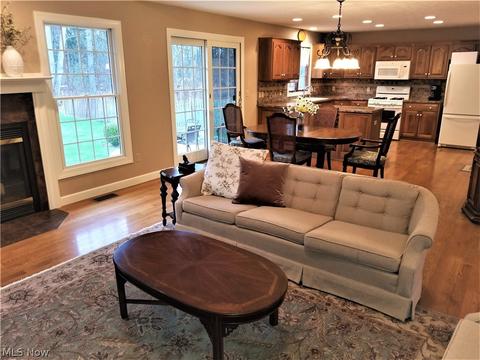 39900 Hope Ct, Elyria, OH 44035 photo 3