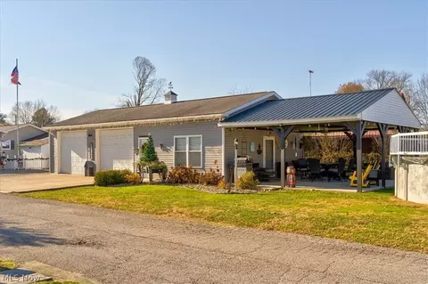910 27th St, Vienna, WV 26105 photo 2