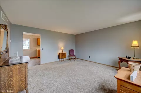 131 Wynn Ave, Elyria, OH 44035 photo 4