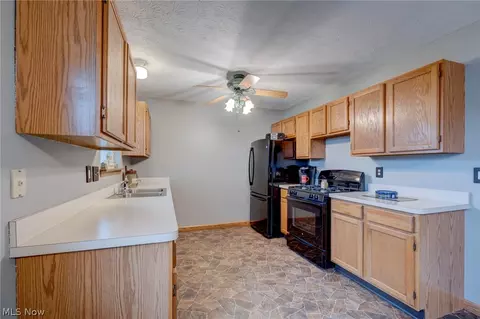 131 Wynn Ave, Elyria, OH 44035 photo 6