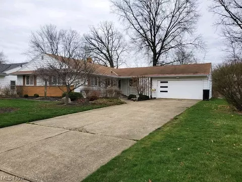 206 Whitman Blvd, Elyria, OH 44035 photo 1
