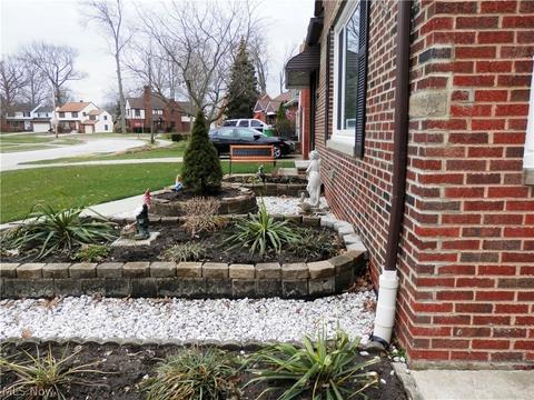 346 E 271st St, Euclid, OH 44132 photo 2