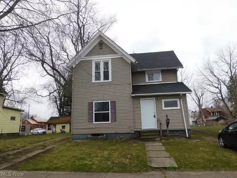 409 Buffalo St, Conneaut, OH 44030