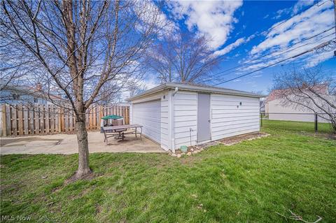 32007 Glenhurst Rd, Willowick, OH 44095 photo 8