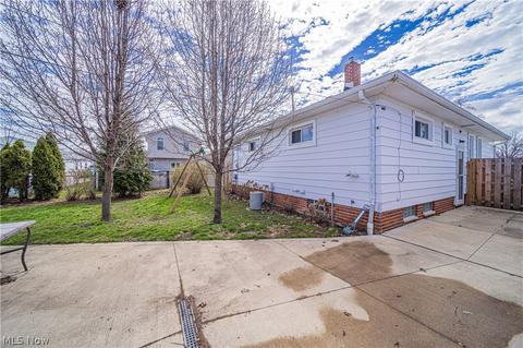 32007 Glenhurst Rd, Willowick, OH 44095 photo 6