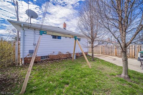 32007 Glenhurst Rd, Willowick, OH 44095 photo 9