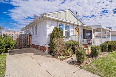 32007 Glenhurst Rd, Willowick, OH 44095 photo 3
