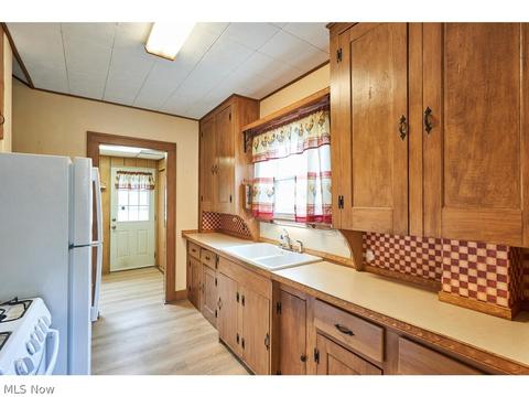 671 Ranney St, Akron, OH 44310 photo 8