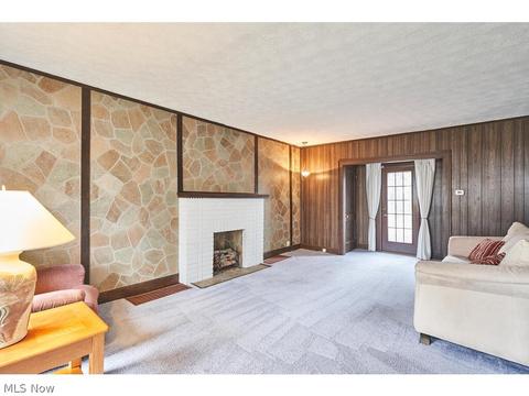 671 Ranney St, Akron, OH 44310 photo 2