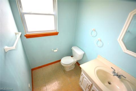 347 Gulf Rd, Elyria, OH 44035 photo 12