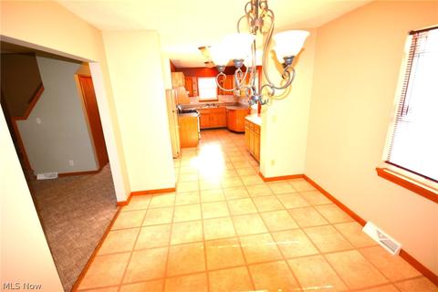 347 Gulf Rd, Elyria, OH 44035 photo 6