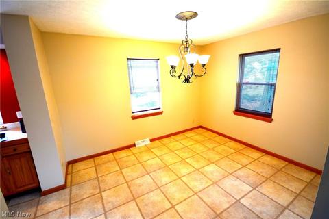 347 Gulf Rd, Elyria, OH 44035 photo 8