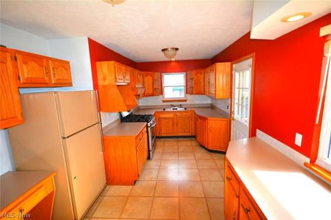 347 Gulf Rd, Elyria, OH 44035 photo 5