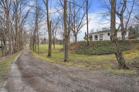 2472 River Rd, Willoughby Hills, OH 44094 photo 2
