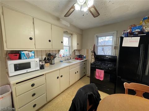 913 Columbus Ave, Ashtabula, OH 44004 photo 2