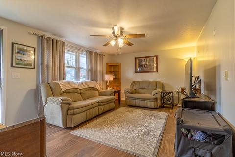 302 E 9th St, Williamstown, WV 26187 photo 10