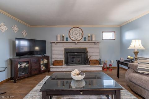 302 E 9th St, Williamstown, WV 26187 photo 4