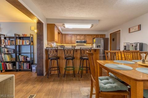 302 E 9th St, Williamstown, WV 26187 photo 5