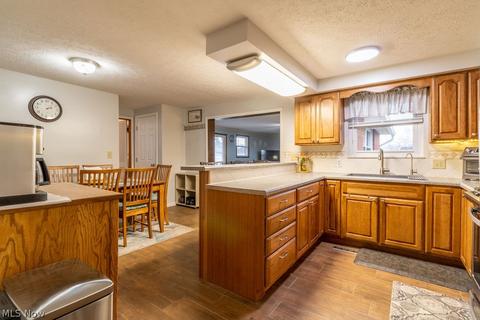 302 E 9th St, Williamstown, WV 26187 photo 7