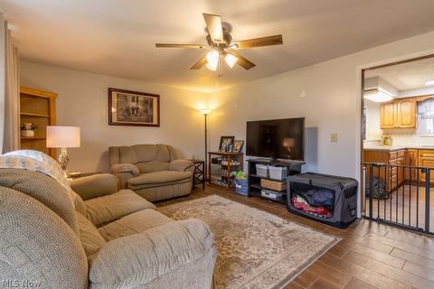 302 E 9th St, Williamstown, WV 26187 photo 11
