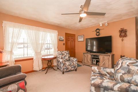 359 Bond St, Elyria, OH 44035 photo 4