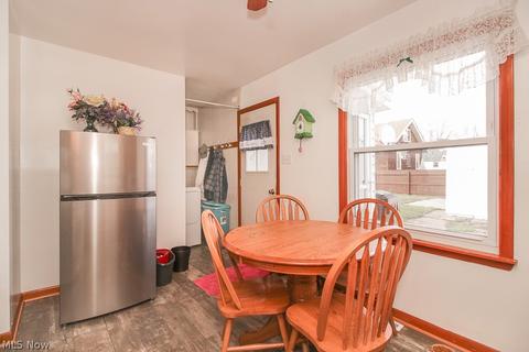 359 Bond St, Elyria, OH 44035 photo 8