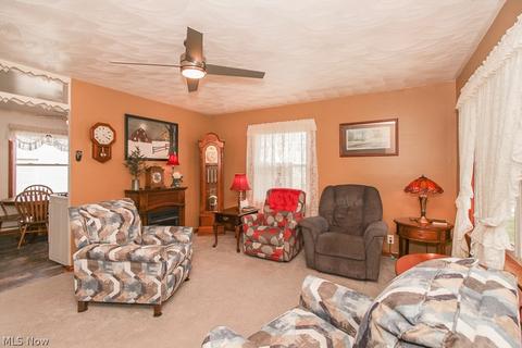 359 Bond St, Elyria, OH 44035 photo 2