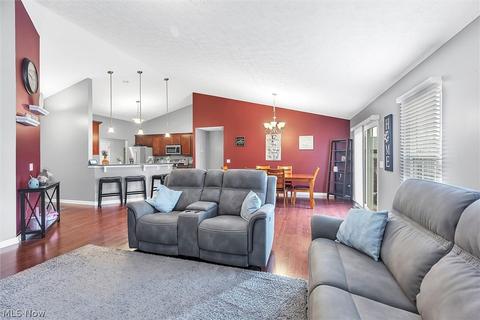 3814 E Parkside Cir, Lorain, OH 44053 photo 9