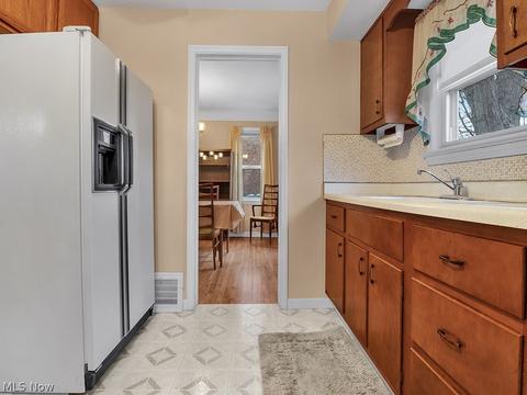 105 E 202nd St, Euclid, OH 44123 photo 9