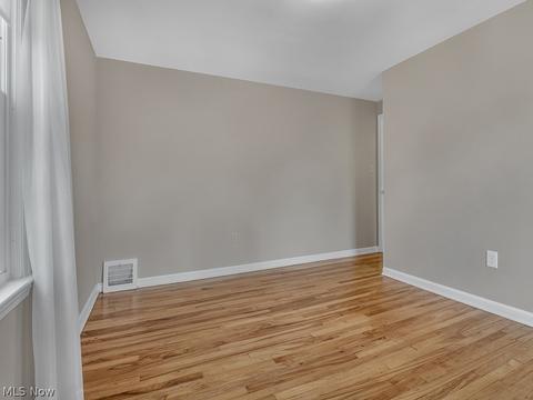 105 E 202nd St, Euclid, OH 44123 photo 12