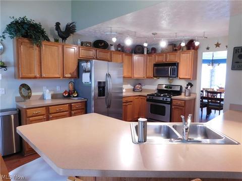 39940 Hope Ct, Elyria, OH 44035 photo 17