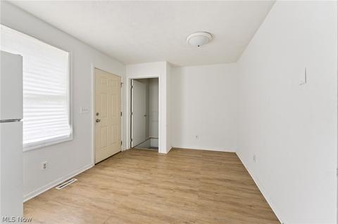 448 Champlain St, Akron, OH 44306 photo 8
