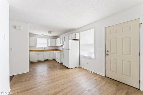 448 Champlain St, Akron, OH 44306 photo 4