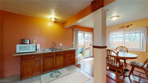 710 E 250th St, Euclid, OH 44132 photo 2
