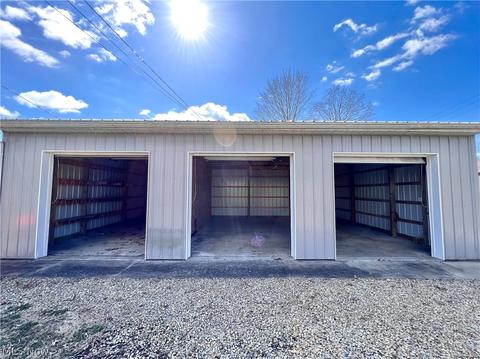 521 Sterling Ave, Dover, OH 44622 photo 3