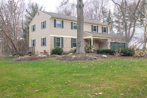 554 Haskell Dr, Akron, OH 44333 photo 1