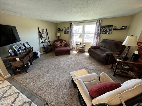 133 Hillside Dr, Dover, OH 44622 photo 4