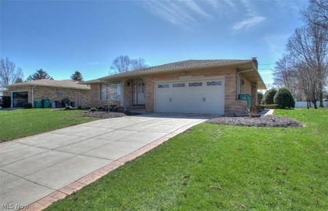 1882 E Parkhaven Dr, Seven Hills, OH 44131 photo 2