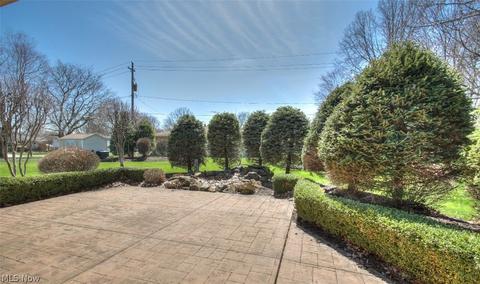 1882 E Parkhaven Dr, Seven Hills, OH 44131 photo 3