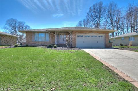 1882 E Parkhaven Dr, Seven Hills, OH 44131 photo 1
