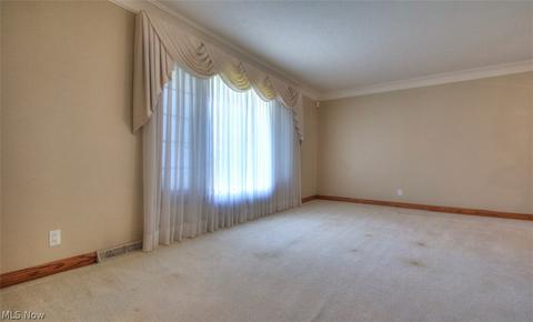 1882 E Parkhaven Dr, Seven Hills, OH 44131 photo 5