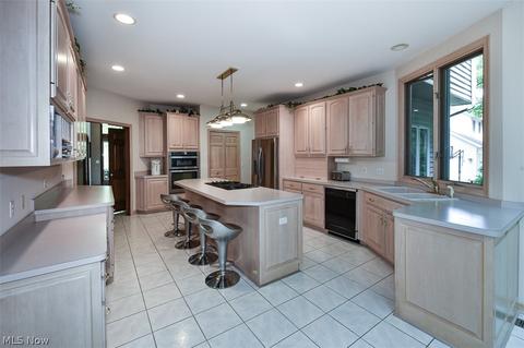 5593 High Point Rd, Solon, OH 44139 photo 7
