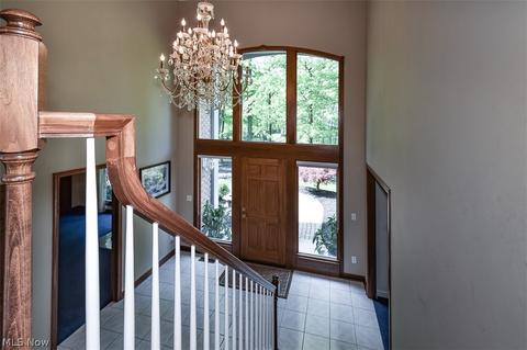 5593 High Point Rd, Solon, OH 44139 photo 2