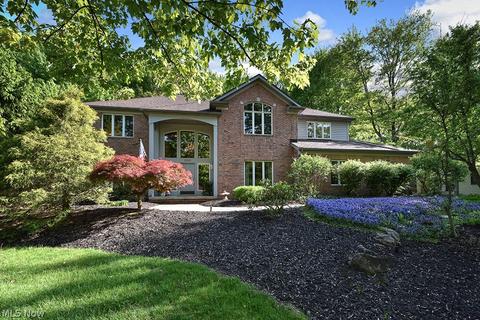 5593 High Point Rd, Solon, OH 44139 photo 1