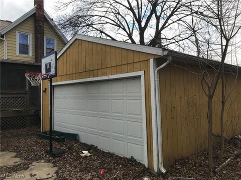 701 Bond St, Elyria, OH 44035 photo 4