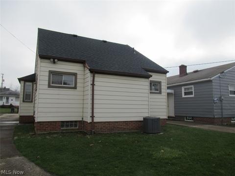 6010 Belmere Dr, Parma, OH 44129 photo 2